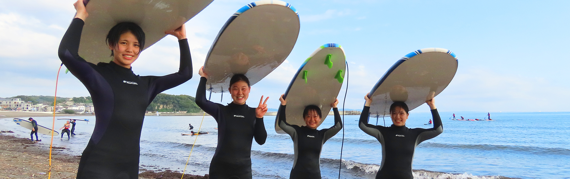 湘南江ノ島の海で楽しくサーフィン体験